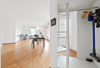 Spacious Central Apartments HOTING has Balcony rooms