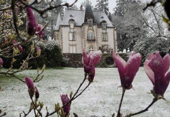 Chateau Maleplane has Balcony rooms