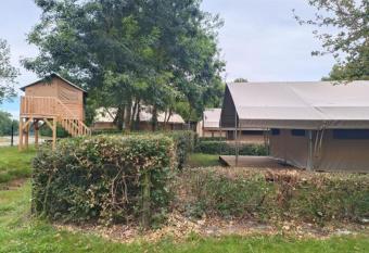 CAMPING ONLYCAMP LA CONFLUENCE allows 18 year olds to book a room