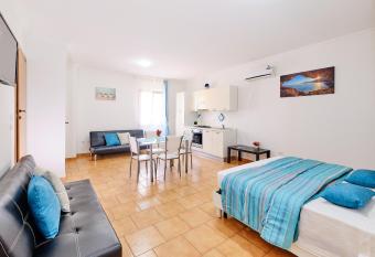 Casa Mazzini has Balcony rooms