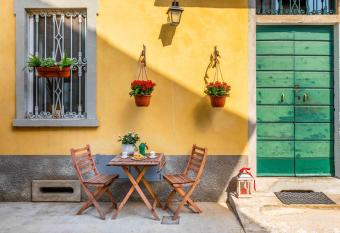 [VILLA LECCO] FREE Wi-Fi, Parking & Bike Service allows 18 year olds to book a room