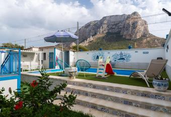 Villa Vista Mare Cinisi has Balcony rooms