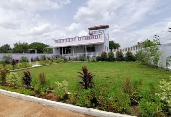 Bougainvillea Farms has Balcony rooms