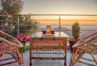 The Grotto Peace By Exotic Stays allows 18 year olds to book a room