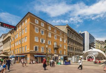 Apartment Juna allows 18 year olds to book a room