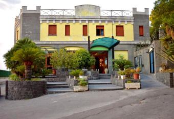 Hotel Belvedere has Smoking rooms