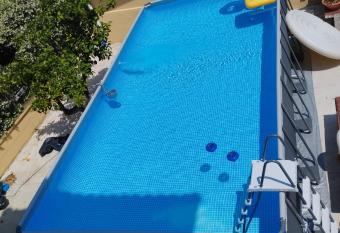 benny house has Balcony rooms