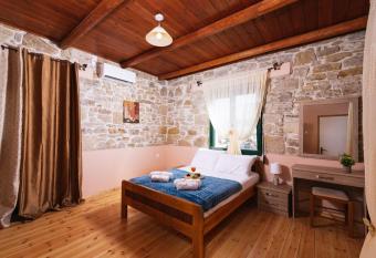 Viola has Balcony rooms