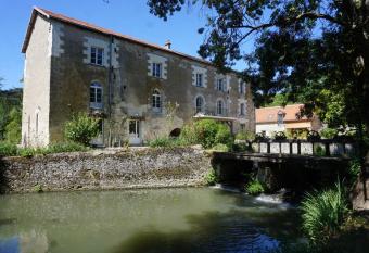 Le Moulin de Moquesouris - Chambres d h  tes et table d h  te has Balcony rooms