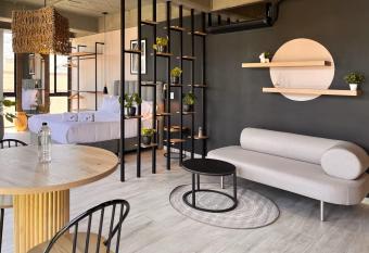 Industrial Loft With Balcony In Laureles has Balcony rooms