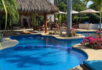 Hotel Bajito Bay allows 18 year olds to book a room