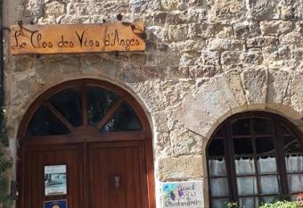 Chambre d h  te Au Jardin Le clos des vins d Anges allows 18 year olds to book a room