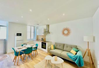 *ARENA* - duplex lumineux allows 18 year olds to book a room