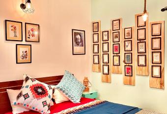 Na  d - Cozy Luxurious Arty Studio Apartment has Balcony rooms