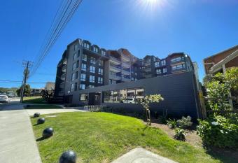 Familiar Depto con Estacionamiento y Gran Terraza Servicio HOM allows 18 year olds to book a room