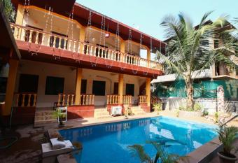Cosmos @ Greenspace has Balcony rooms