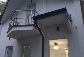 Cozy BnB has Balcony rooms