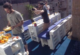 Hostel Inn Downtown allows 18 year olds to book a room