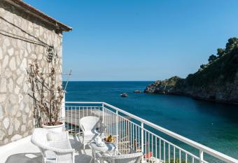 La Conca del Sogno has Balcony rooms