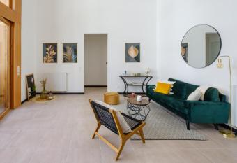 Duplex Saint Germain Bordeaux allows 18 year olds to book a room