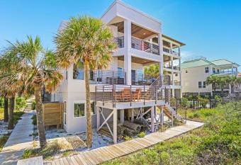 The House on the Blue Shore of Silence has Balcony rooms