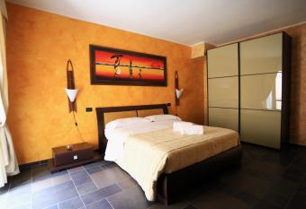 Hotel L Aquila has rooms with a private hot tub