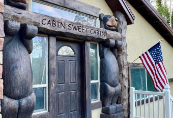 Brian Head Cabin - 1 Mile from ALL SKI LIFTS! Cozy, Spacious & lots of fun allows 18 year olds to book a room