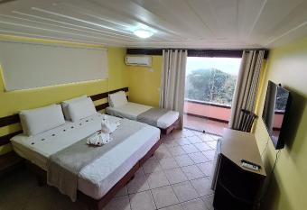 Pousada Mirante dos Papagaios allows 18 year olds to book a room