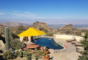 Viva Las Rocas! Private Palm Desert Estate has Balcony rooms