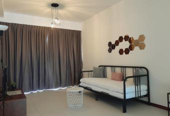 The Landmark Comfort Relax Spacious Sea View By IZ has Balcony rooms