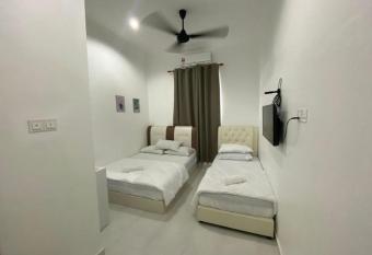 dsinggahPCB Guest House allows 18 year olds to book a room