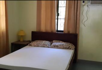 Sandra s Holiday House has Balcony rooms