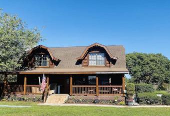 Mystic Cabin Home with pool near Orlando close to Disney has Balcony rooms