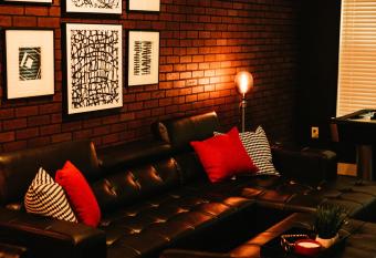 Downtown Dallas Cozy Suite w/Fireplace and King Bed has Balcony rooms