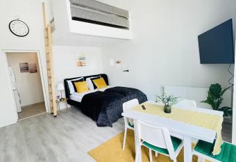 aday - Harbor Groundfloor Own Entrance - Studio has Balcony rooms