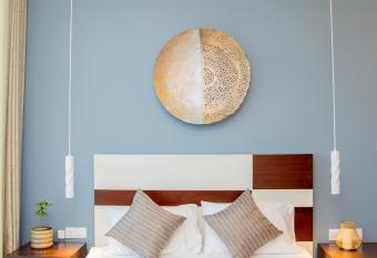 ARON S Lavinia TOPAZ allows 18 year olds to book a room