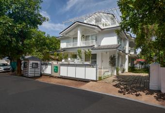 Elora Villas has Balcony rooms