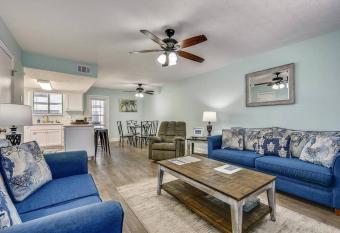 5 Min Walk to the Beach, 11 Pools! Newly Renovated 2BR Townhouse at Gulf Highlands has Balcony rooms