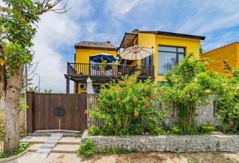An Bang Beachfront May villa has Balcony rooms