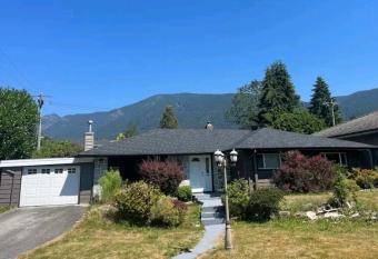 DELUXE - NORTH VANCOUVER - Capilano Bridge - Foosball allows 18 year olds to book a room