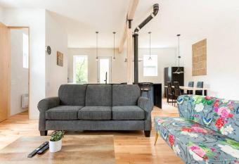 OLYMPIC STADIUM~BI  DOME~JARDIN BOTANIQUE has Balcony rooms