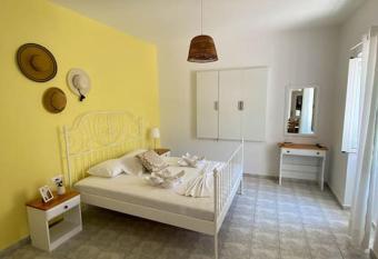Hera Apartment, Town of Poros Island allows 18 year olds to book a room