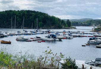 Renovated sea facing cottage on the Eidanger fjord has Balcony rooms