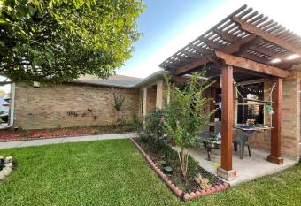 Private room near Downtown Dallas has Balcony rooms