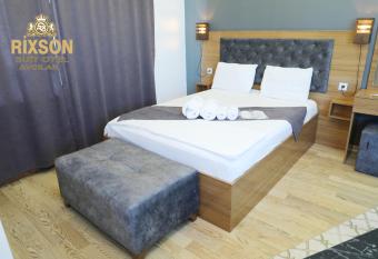Rixson Otel allows 18 year olds to book a room