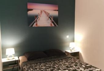 Appart T1bis Malbosc allows 18 year olds to book a room