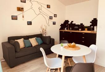 L Herbeaudhier - Les Suites allows 18 year olds to book a room