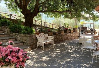 Agriturismo Nonno Luigino has Balcony rooms