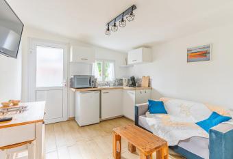 Maisonnette Du Bassin has Balcony rooms