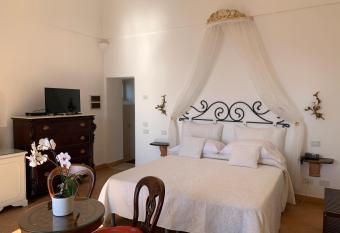 Villa Principe Giovanni has Balcony rooms